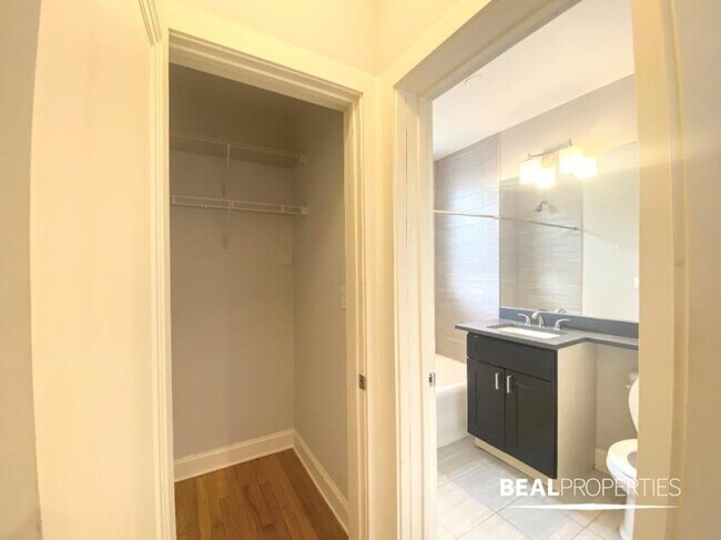 Building Photo - 1 bedroom in CHICAGO IL 60647