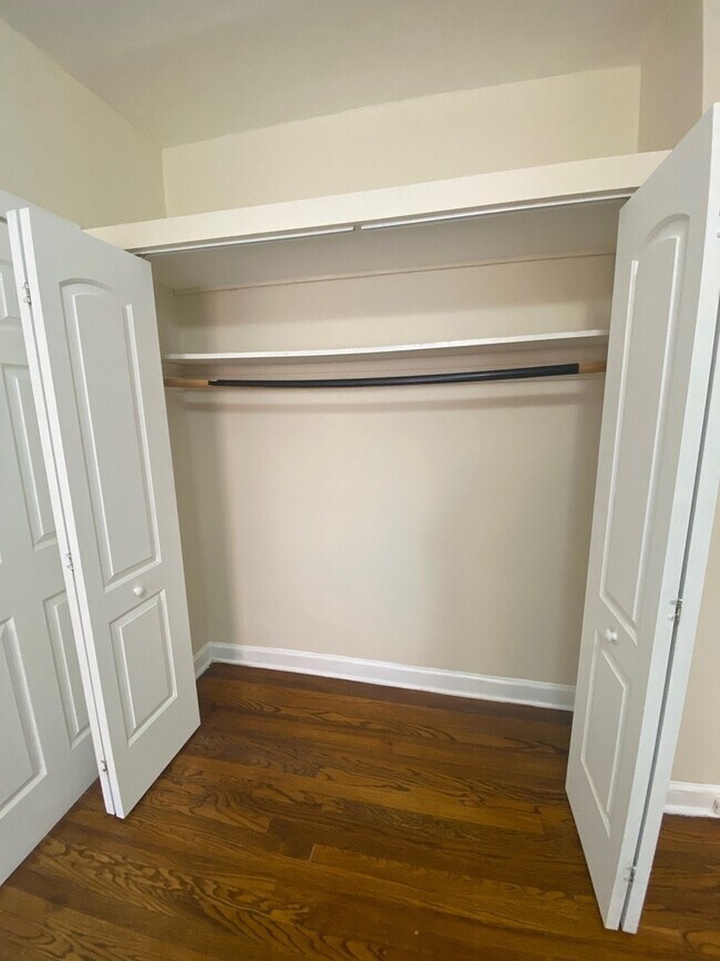 Building Photo - 1341 W Touhy Ave