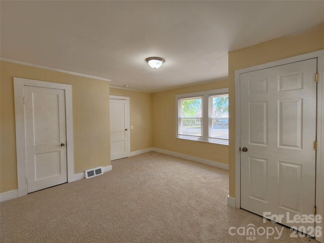 Building Photo - 193 Hoover Ave NE