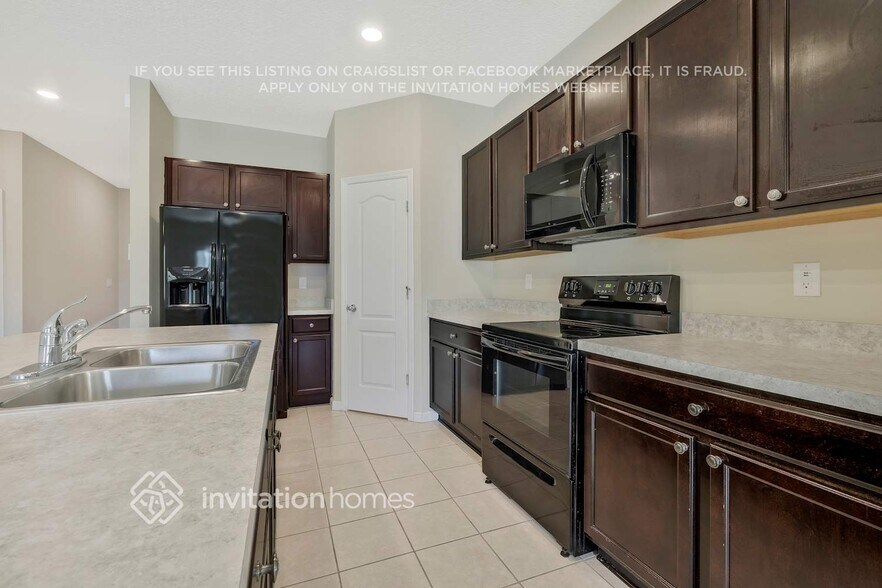 Building Photo - 240 Stone Arbor Ln