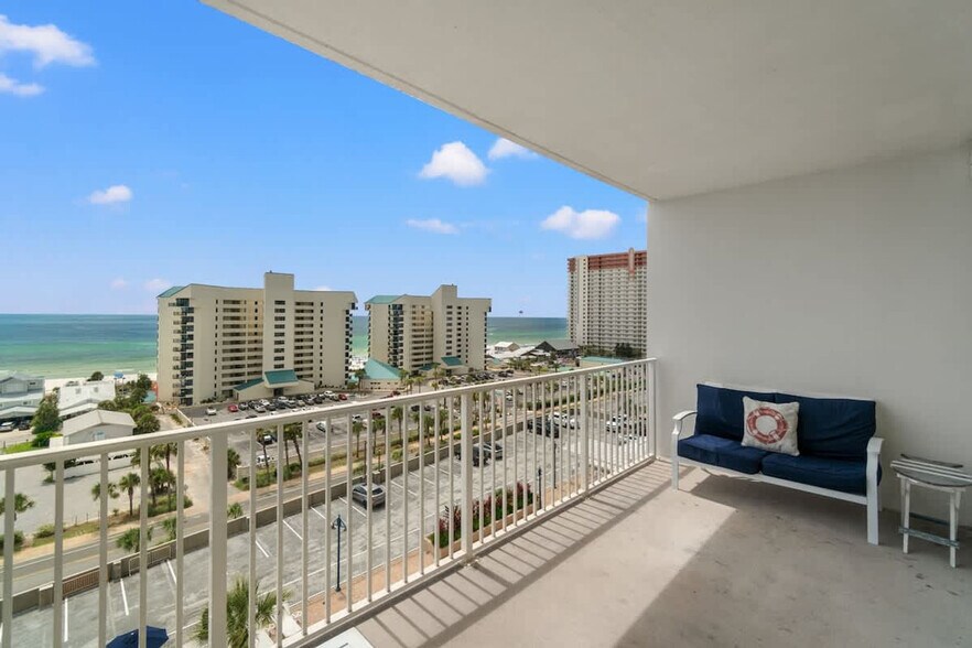 Building Photo - 9860 S Thomas Dr