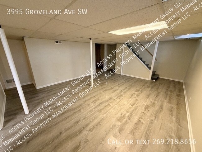 Building Photo - 3995 Groveland Ave SW