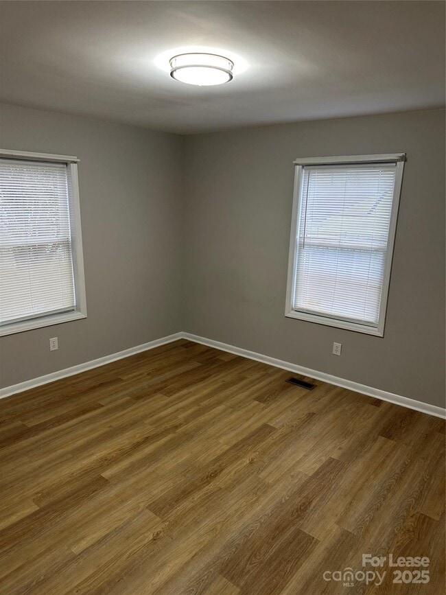 Building Photo - 816 E Catawba St