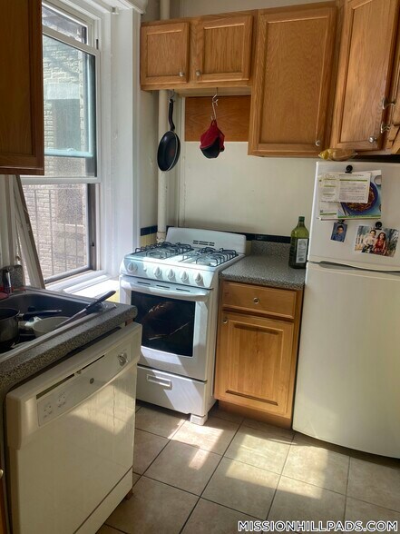 Building Photo - 360 Riverway