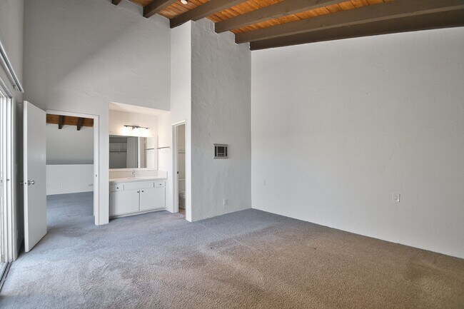 Building Photo - ot1708