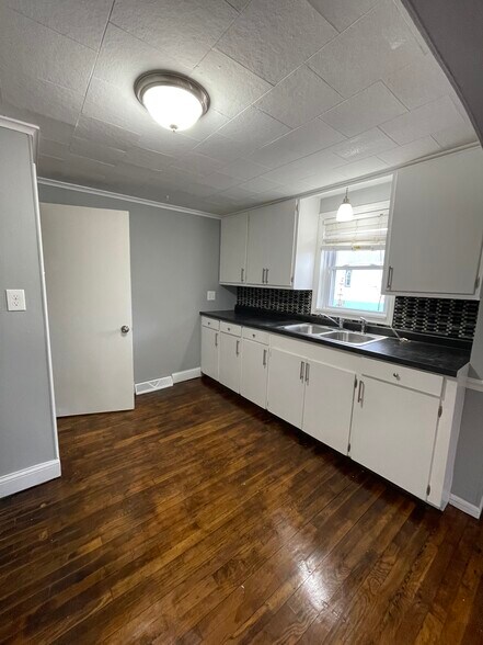Kitchen - 2130 Harwine St