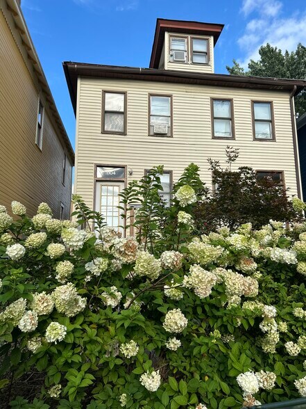 Building Photo - 1104 Mount Pleasant Ave