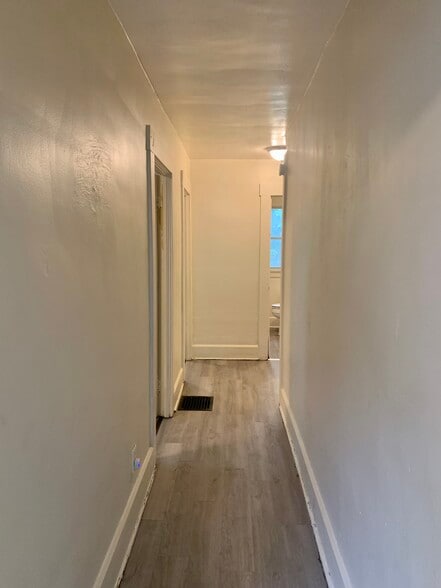 Building Photo - 1729 Edwards Ave NE