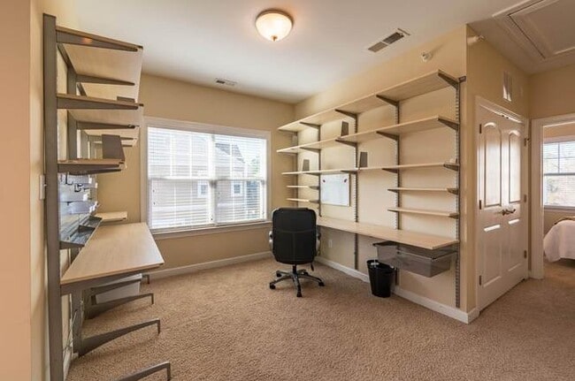Building Photo - 319 Legends Way