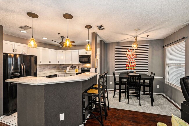 Building Photo - 5727 Biscayne Ct