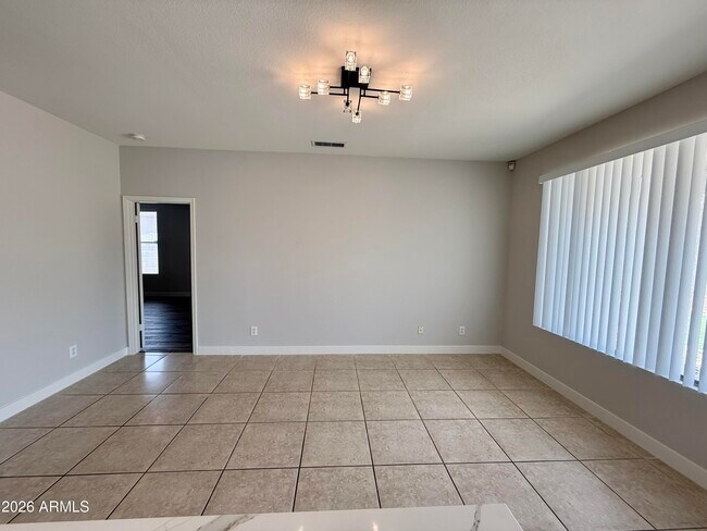 Building Photo - 6558 W Townley Ave