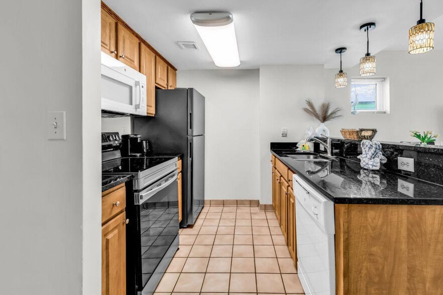 Building Photo - 1708 N Ocean Blvd