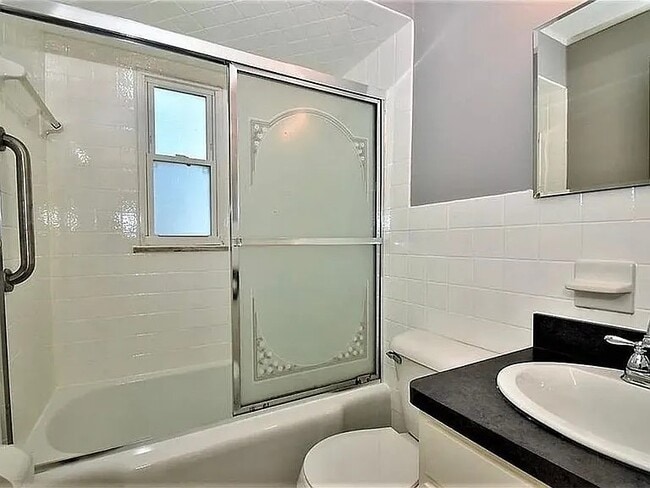 Building Photo - 12332 Park Knoll Dr