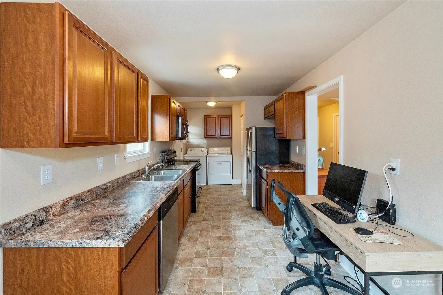 Building Photo - 916 Hull Ave