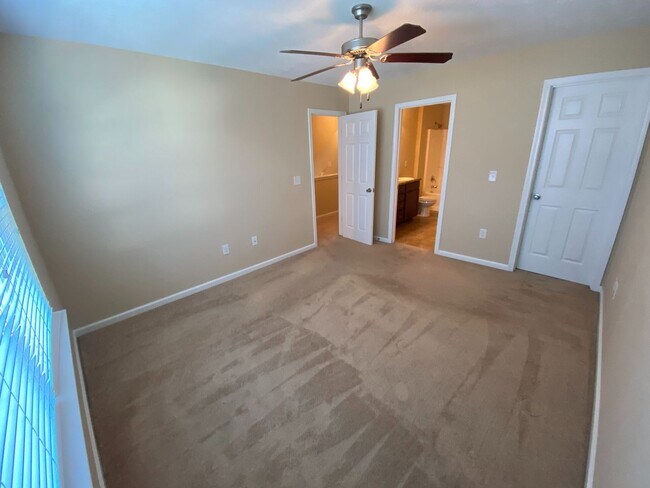 Building Photo - 2071 Reserve Ln