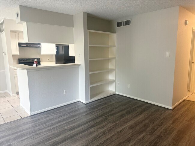 Building Photo - 2120 El Paseo St