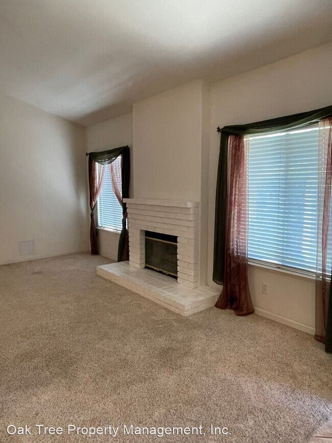 Building Photo - 3 br, 2 bath House - 2328 E. Fir Avenue