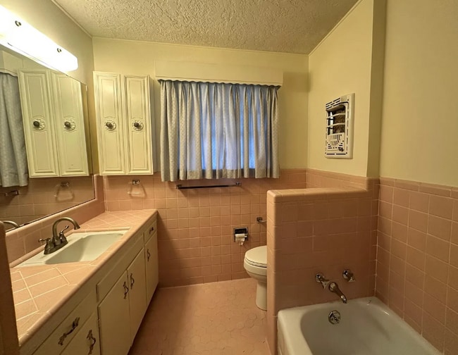 Building Photo - 1575 Longfellow Dr