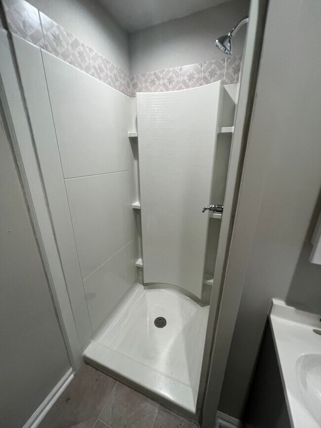 Building Photo - Renovated 2 Bed 2 Bath Lake Charles