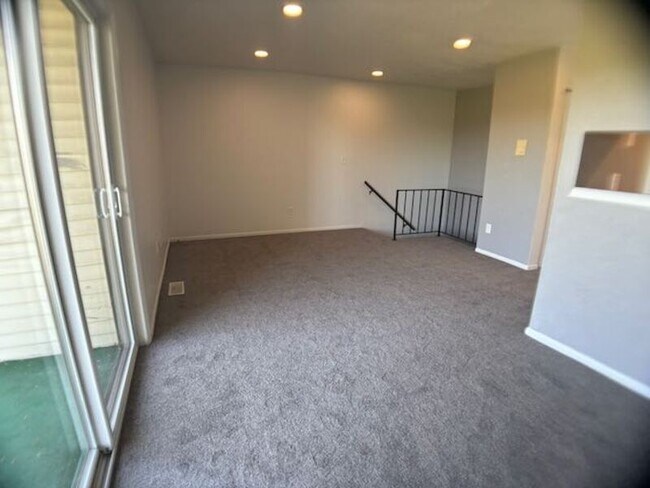 Building Photo - 3207 W Willow Knolls Dr