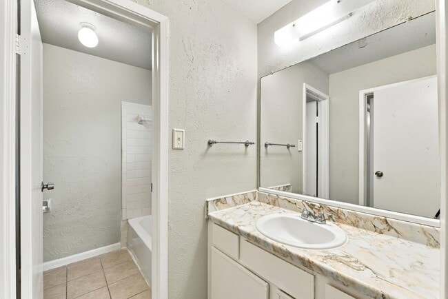 Building Photo - 4023 Briarglen Dr