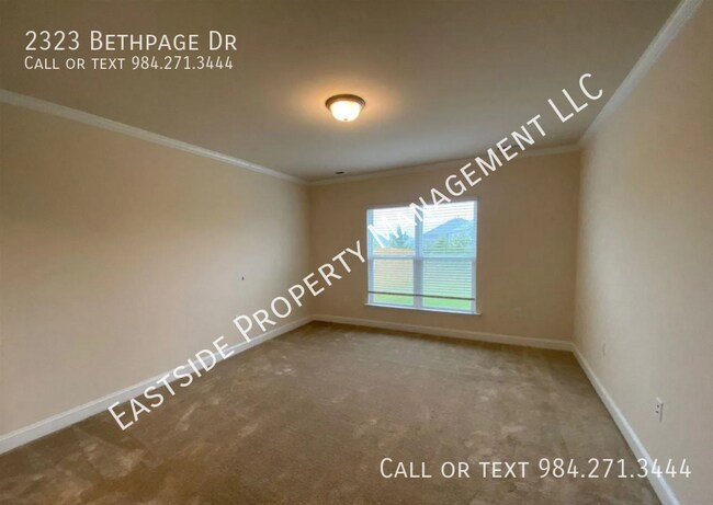 Building Photo - 2323 Bethpage Dr