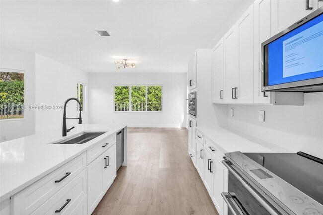 Building Photo - 19381 Stonebrook St