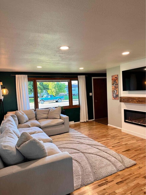 Building Photo - 712 25th Ave NE