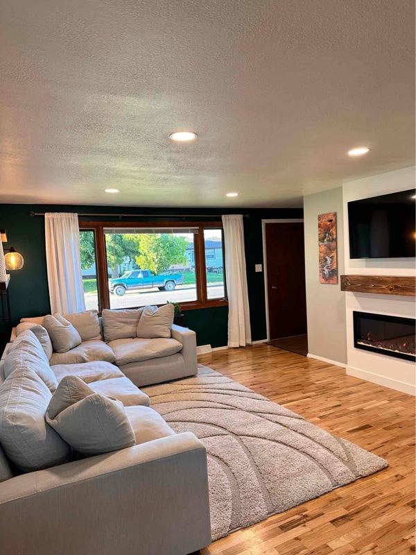 Building Photo - 712 25th Ave NE