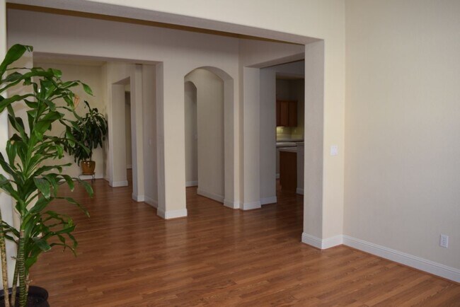Building Photo - 2768 Westview Dr