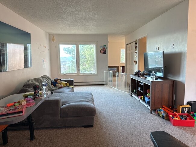 Building Photo - 2217-2217 Foothills Ct