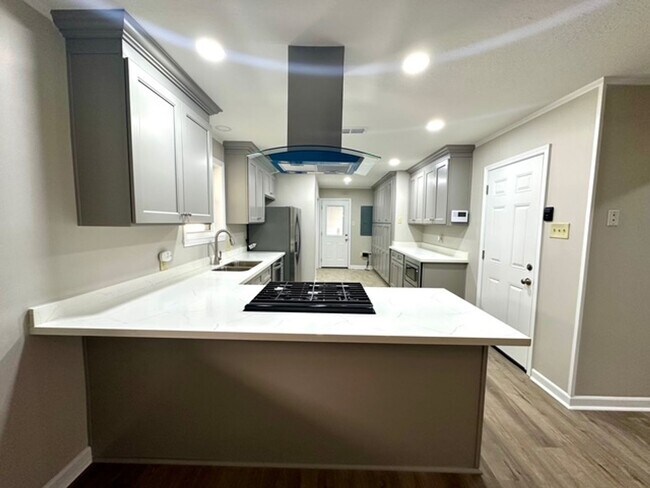 Building Photo - 1005 E Grace St