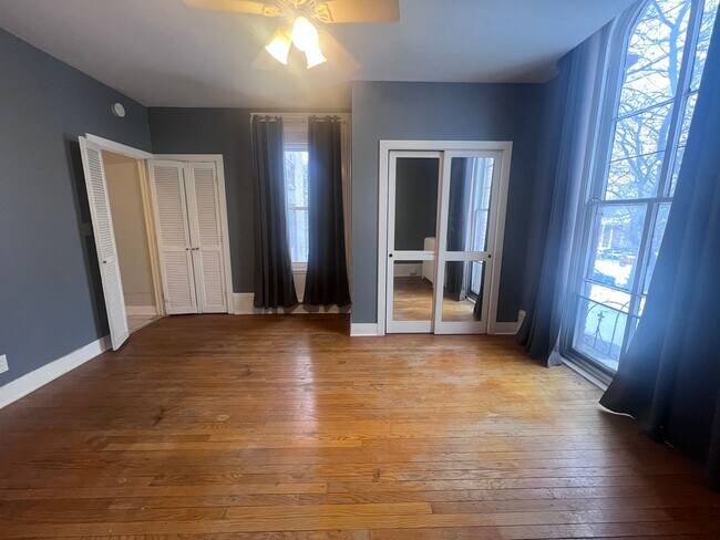 Building Photo - Heritage Hill 2 Bedroom - Heat included!