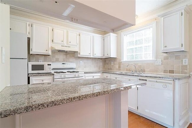 Building Photo - 310 Knoll Ridge Ct