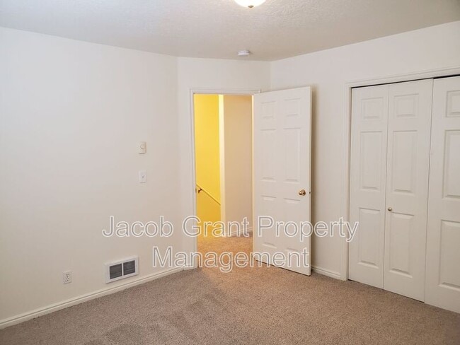 Building Photo - 4946 Cole St