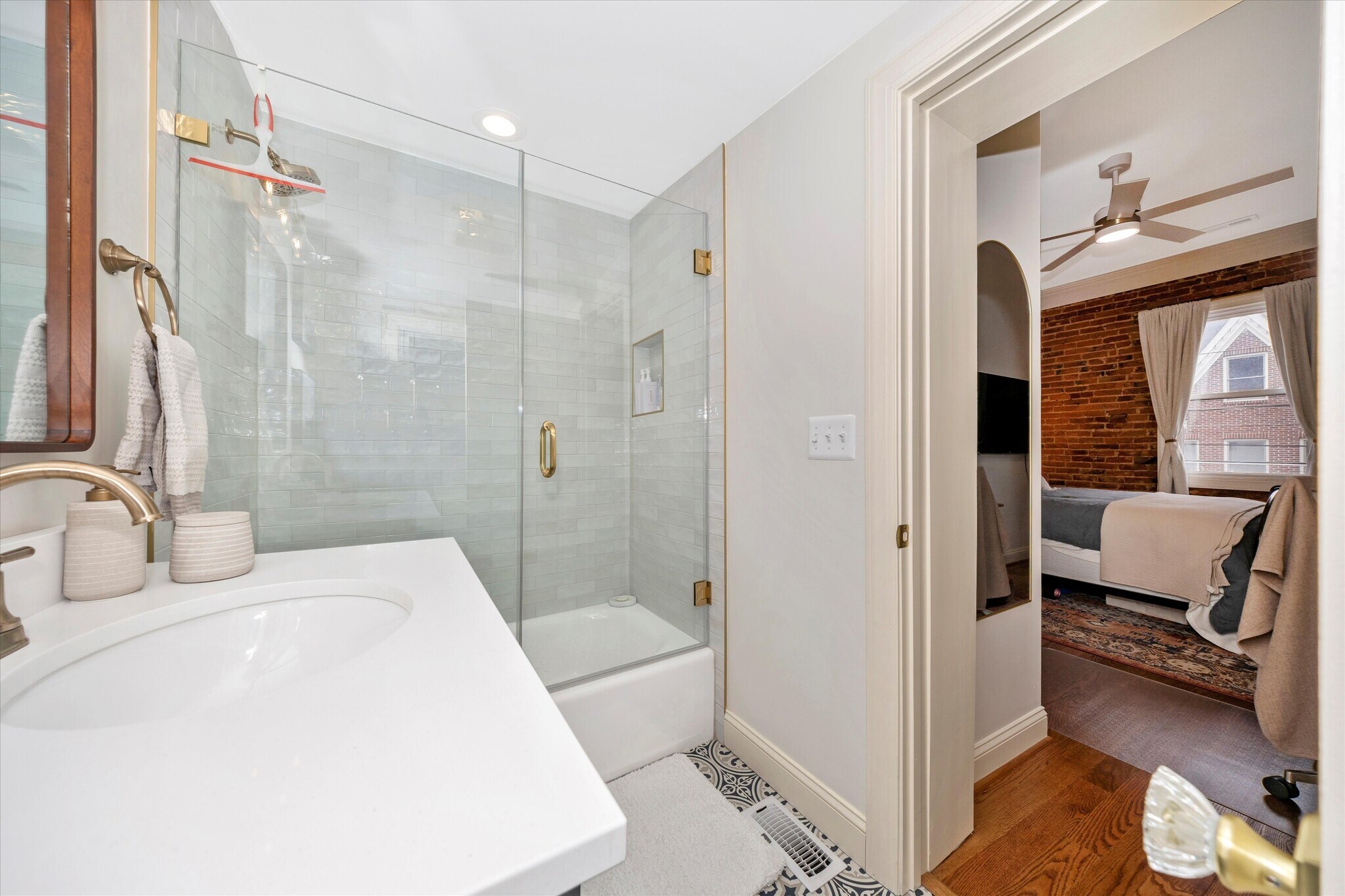 Building Photo - 15 E 5th St