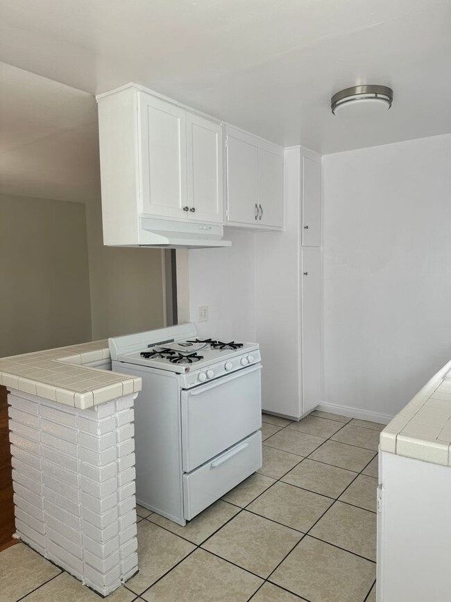 Building Photo - 1 BDRM, 1 BA WITH PARKING (PICTURES COMING...