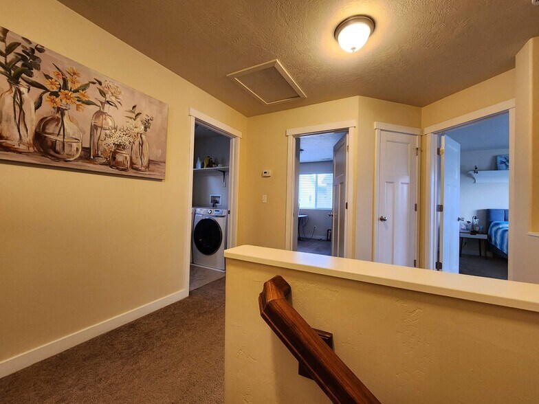 Building Photo - 1062 W Stonehaven Dr