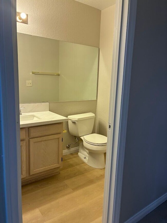 Building Photo - Lakes Community - 2 Story Home with upstairs  3 Bed w/ Loft and Pool Spa ( Sahara at S.Grand Cany...