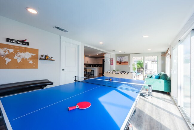 Building Photo - 4917 E Granada Rd