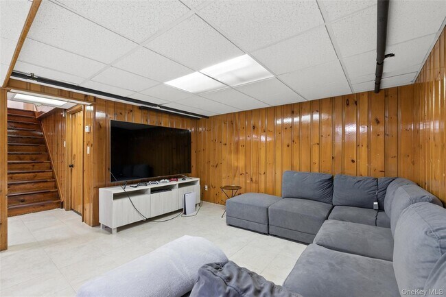 Building Photo - 101 Lefferts Rd