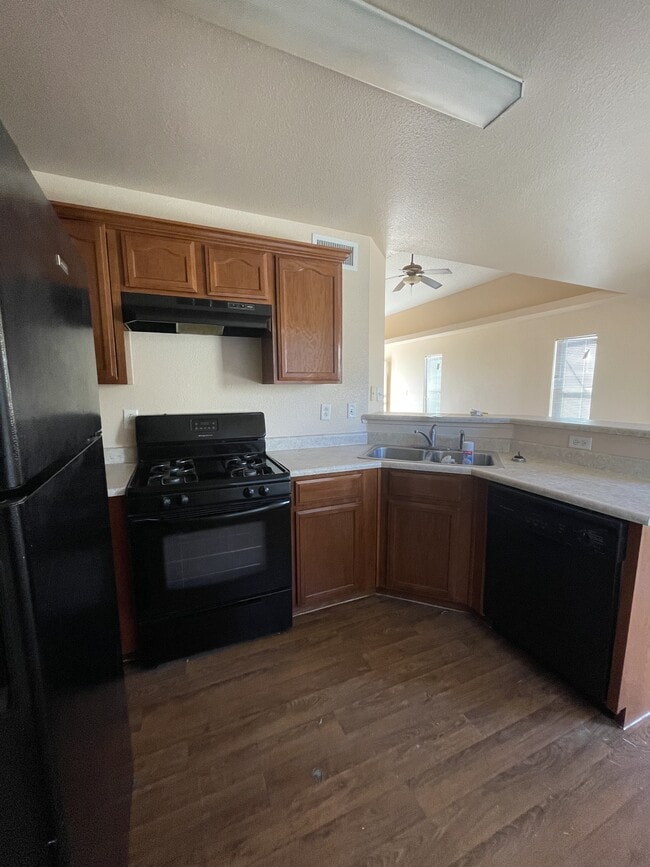 Building Photo - 3425 Scarlet Point Dr