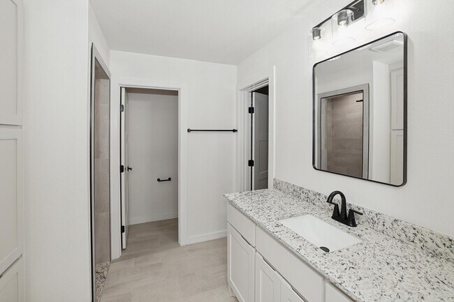Building Photo - 8813 Oakleaf Ct
