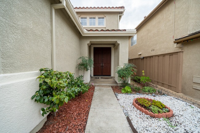 Building Photo - 6655 Hollycrest Ct