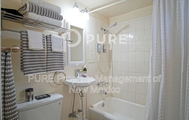 Building Photo - 404 Dartmouth Dr NE