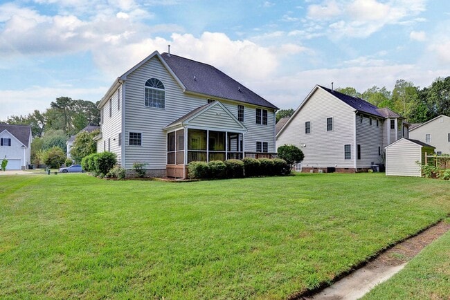 Building Photo - Beautiful York County Home!
