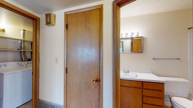 Building Photo - So Affordable and So Cute!