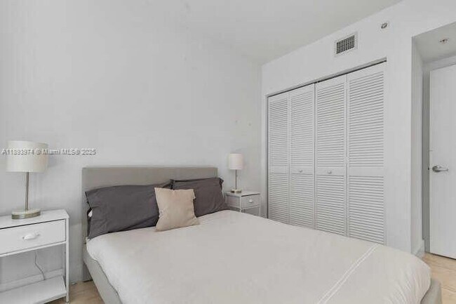 Building Photo - 41 SE 5th St