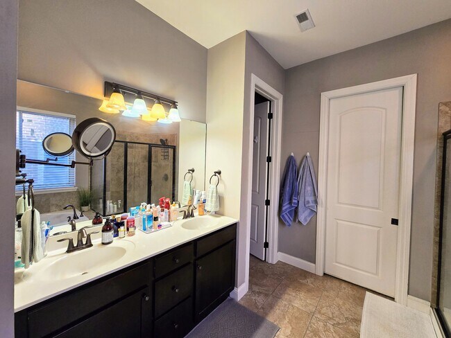 Master bathroom - 6416 Cates Ave