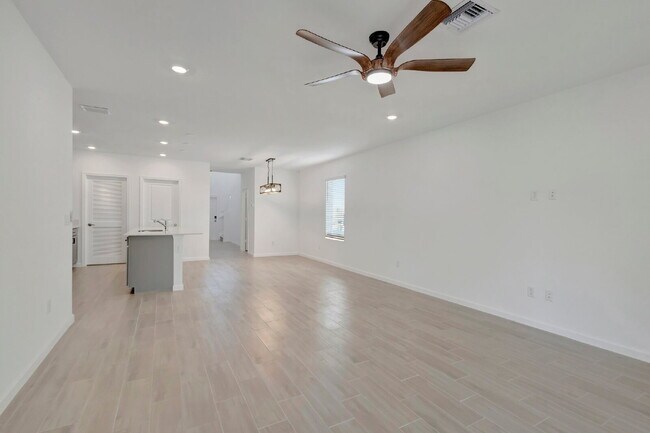 Building Photo - Luxurious Living: Spacious 5-Bedroom Home with Scenic Views in Port Saint Lucie!